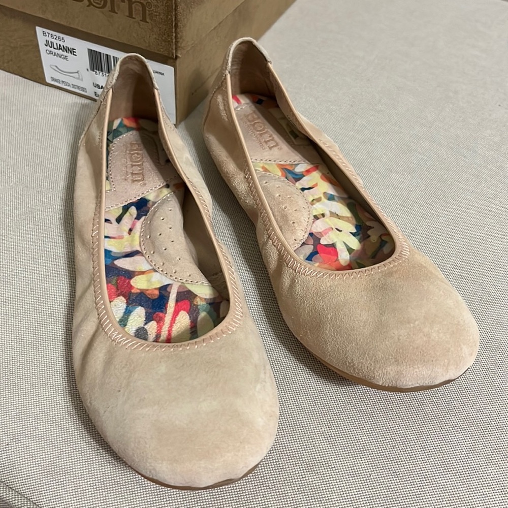 Born Suede Ballet Flats.Genuine leather Size 7 Nude/Slightly Baby pink color.New - Picture 3 of 8